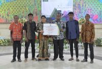 Menteri Desa, PDT, dan Transmigrasi Abdul Halim Iskandar membuka Training Penguatan BUM Desa dan Lembaga Ekonomi lainnya di Raja Ampat, Papua Barat Daya, Selasa (14/11/2023). Kegiatan ini merupakan Program Transformasi Ekonomi Kampung Terpadu (TEKAD). 
Foto: Wening/Kemendes PDTT