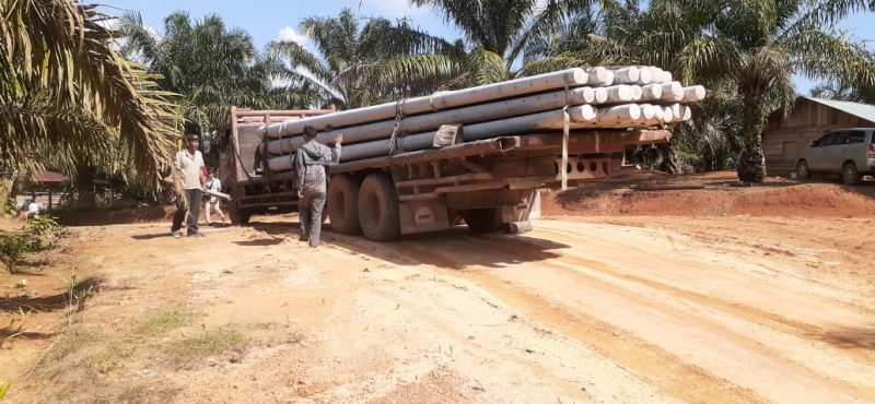 PLN terus membangun jaringan listrik di daerah daerah pedesaan terpencil di tanah air.(foto/Fay)