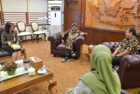 Menteri Desa, Pembangunan Daerah Tertinggal, dan Transmigrasi Abdul Halim Iskandar didampingi Kepala BPI Ivanovic Agusta, Kepala Biro Humas Erlin Chaerlinatun Menerima Audensi Dengan Tomy Disway di Kantor Kemendes PDTT,Jakarta,Senin (27/11/2023)

Foto : Mugi / KemendesPDTT