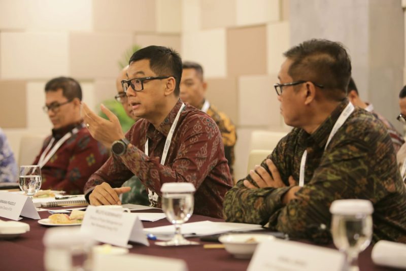 Dalam courtesy meeting di sela agenda World Hydropower Congress 2023 di Nusa Dua, Bali pada Selasa (31/10), Direktur Utama PLN, Darmawan Prasodjo (tengah) mengatakan upaya besar transisi energi ini tidak akan mampu dijalankan tanpa kolaborasi. Oleh karena itu, pihaknya mengajak China Three Gorges (CTG) dan Sarawak Energy Berhad untuk menggali potensi kerja sama dalam mengakselerasi transisi energi menuju Net Zero Emissions (NZE).