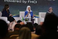Direktur Keuangan PLN Sinthya Roesly (tengah) mengatakan PLN terus mendorong pengimplementasian diversity, equity, and inclusion (DEI) di lingkungan kerja PLN, hal ini ditandai dengan dukungan dalam bentuk kebijakan Human Experience Management System, Pengarusutamaan Gender, ketersediaan infrastruktur, rekrutmen pegawai khusus disabilitas serta program afirmasi.