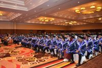 Suasana wisuda mahasiswa IT PLN yang akan menjadi salah satu sumber daya manusia (SDM) unggul dalam menjawab kebutuhan SDM Indonesia menyongsong transisi energi.