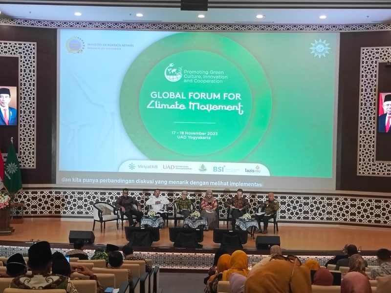 Suasana acara Global Forum for Climate Movement yang diselenggarakan oleh Pimpinan Pusat Muhammadiyah di Universitas Ahmad Dahlan Yogyakarta, Jumat (17/11).