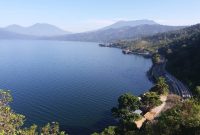 Danau Singkarak yang berlokasi di Provinsi Sumatera Barat. Rencananya, PLTS Terapung Singkarak akan berdiri di atas 0,26 persen total luas danau. PLTS tersebut akan memiliki kapasitas 77 megawatt peak (MWp).