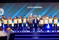 Penyerahan 28 penghargaan program TJSL pada ajang ISDA 2023 dan ICA Senin, (4/12).