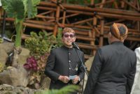 MAGETAN - Menteri Desa, Pembangunan Daerah Tertinggal dan Transmigrasi, Abdul Halim Iskandar melantik Lima  Pejabat Tinggi Madya dan Pejabat Tinggi Pratama yaitu Nugroho Setijo Nagoro Dirjen PPDT, Yusep Patria, Staf Ahli Bidang Hukum dan Reformasi Birokrasi, Andi Nita Arie, Kepala Biro Umum dan Layanan Pegadaan, Rully Rachman, Kepala Biro Hukum, Enirawan Kepala Balai Jakarta, di Desa Wisata Sorbendo desa SumberDodol, Kecamatan Panekan, Kabupaten Magetan, Jawa Timur, Jumat (8/12/2023).  Foto : Andri / HumasKemendes PDTT