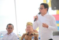 Lampung Timur - Menteri Desa, Pembangunan Daerah Tertinggal, dan Transmigrasi (Mendes PDTT) Abdul Halim Iskandar melakukan kunjungan kerja di Pantai 17 Bumdesma LKD, Kabupaten Lampung Timur, Provinsi Lampung, Selasa 12/12/23.
Gus Menteri mengatakan, keberadaan desa wisata menjadi ikon penting pada pertumbuhan dan peningkatan ekonomi desa secara terpadu.
Foto : Angga/KemendesPDTT