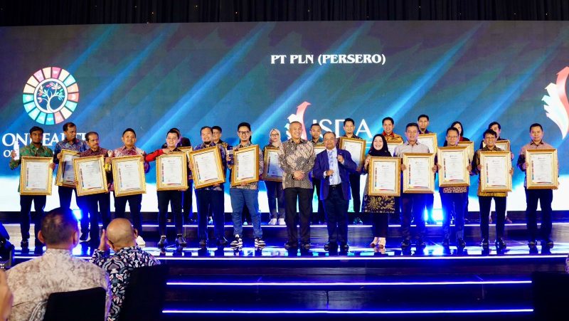 Penyerahan 28 penghargaan program TJSL pada ajang ISDA 2023 dan ICA Senin, (4/12).