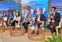 Direktur Utama PLN Darmawan Prasodjo (kanan) saat memaparkan skema Accelerating Renewable Energy Development (ARED) di sesi talkshow bertajuk CEO Climate Talks: Transforming The Nation to Renewable di Pavilion Indonesia COP28, Dubai, Uni Emirat Arab sebagai langkah agresif PLN dalam mendukung upaya Pemerintah Indonesia mencapai Net Zero Emissions (NZE) di tahun 2060.
