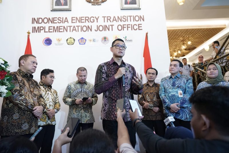 Dalam kesempatannya, Direktur Utama PLN Darmawan Prasodjo menyebut Indonesia Energy Transition Implementation Joint Office akan menjadi rumah bersama atau coordination centre untuk kelancaran pelaksanaan tugas dari Satgas TEN dan koordinasi lintas stakeholder untuk mempercepat transisi energi.