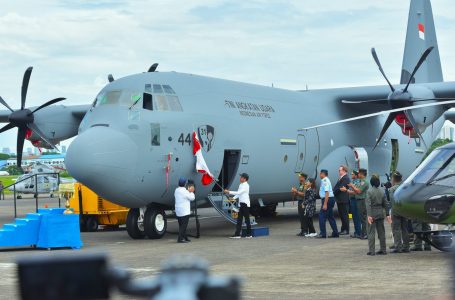 Jokowi Saksikan Penyerahan Pesawat Hercules untuk TNI AU