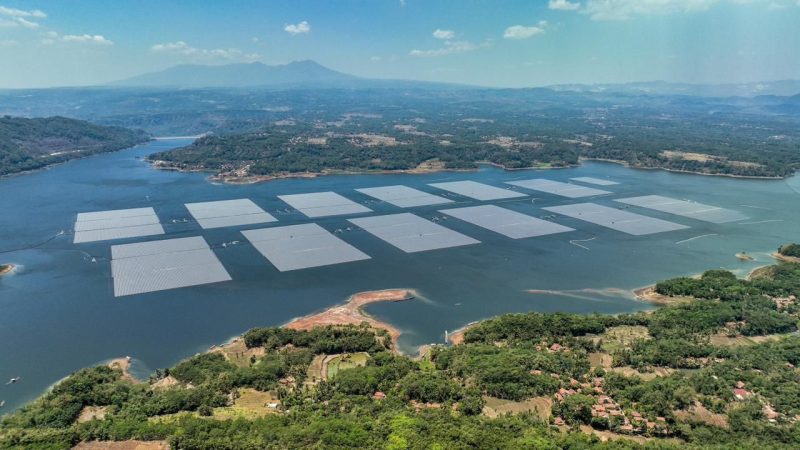 Pembangkit Listrik Tenaga Surya (PLTS) Terapung Cirata berkapasitas 192 megawatt peak (MWp) yang dibangun di atas Waduk Cirata, Purwakarta, Jawa Barat diresmikan pada 9 November 2023.