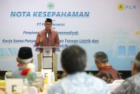 Direktur Utama PLN Darmawan Prasodjo saat menyampaikan sambutannya pada acara penandatanganan MoU antara PLN dan PP Muhammadiyah terkait Penyediaan Layanan Kelistrikan dan Beyond kWh (non kelistrikan), pada Jumat (05/01) di Kantor PP Muhammadiyah, Yogyakarta.
