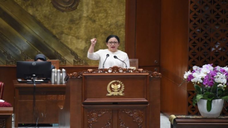Ketua DPR RI Dr. (H.C) Puan Maharani saat menyampaikan pidato Pembukaan Masa Persidangan III Tahun Sidang 2023-2024 dalam rapat sidang paripurna, Selasa (16/1/2024). Foto: Istimewa