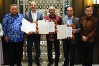 Kiri ke Kanan: Bernardino Vega (WKU Bidang Hubungan Internasional Kadin Indonesia), Dr Ashraf El Tanbouly, Chairman, CEO Islamic Chamber Halal Services (ICHS), Mohamad Bawazeer (Komtap Timur Tengah Kadin Indonesia), Abd Syakur (Kepala Pusat Kerjasama dan Standardisasi Halal), Mufti Hamka (Pengurus Bid Timur Tengah Kadin Indonesia)