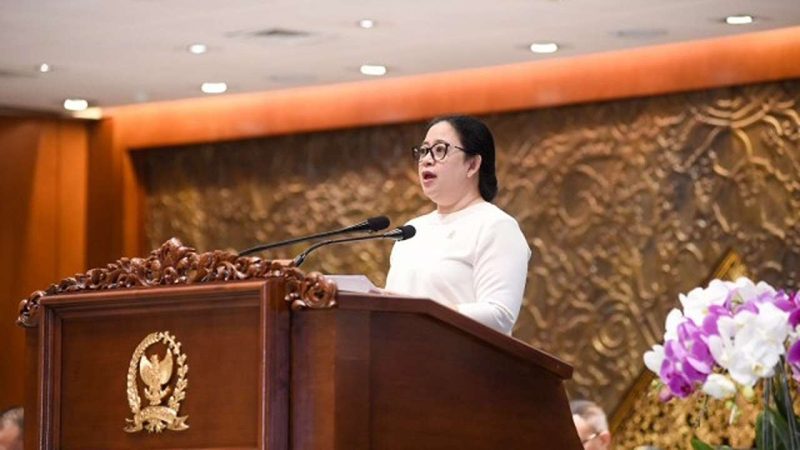 Ketua DPR RI Puan Maharani usai menyampaikan pidato dalam Rapat Paripurna DPR RI Ke-12 Masa Persidangan III Tahun Sidang 2023-2024 di Gedung Nusantara II, Senayan, Jakarta