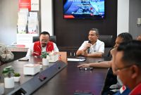 Keterangan Foto 2 : Wakil Direktur Utama Pertamina Wiko Migantoro bersama Direktur Utama Pertamina Patra Niaga Riva Siahaan pada kunjungan ke kantor Aviation Fuel Terminal Kualanamu, Deli Serdang, Sumatra Utara. Senin (18/03/2024).