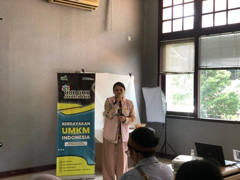 Ketua Srikandi PLN Unit Induk Distribusi Jakarta Raya, Meyrina Paulina Turambi  dalam kesempatannya di Seminar International Women's Day di hadapan pegiat UMK perempuan