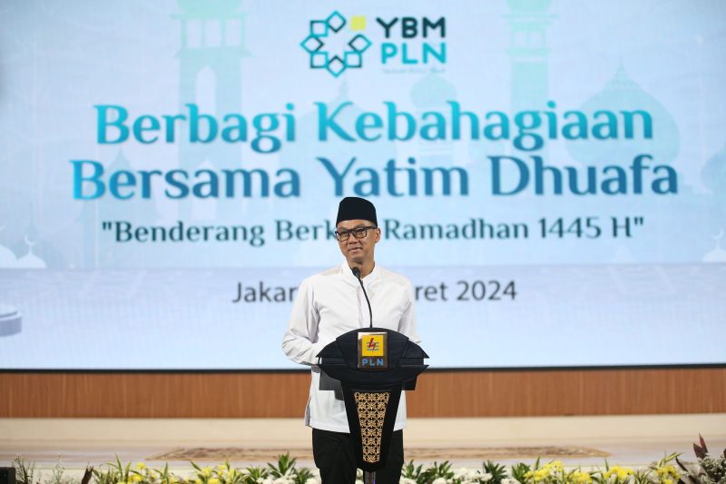 Direktur Utama PLN Darmawan Prasodjo saat menyampaikan komitmen PLN untuk terus meningkatkan rasa kepedulian terhadap lingkungan dan sesama dalam acara Berbagi Kebahagiaan Bersama Yatim Dhuafa bertema “Benderang Berkah Ramadhan 1445 H” di Kantor Pusat PLN, Jakarta pada (21/03).