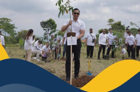 Peringati Hari Bumi, Menteri ATR/Kepala BPN Redistribusi 250 Hektare Tanah dan Tanam Pohon Mahoni Penyerap Karbon