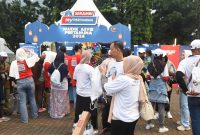 Keterangan Foto 2: Pemudik mengunjungi booth MyPertamina pada acara “Mudik Asyik Pertamina 2024” yang diselenggarakan di Gelora Bung Karno, Jakarta, Rabu (3/4/2024).
