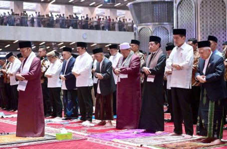 Jokowi dan Ibu Iriana Tunaikan Salat Idulfitri 1445 Hijriah di Masjid Istiqlal