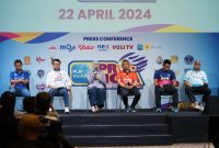 Ketua Umum Tim Jakarta Elektrik PLN Arsyadany G. Akmalaputri (tiga dari kiri) bersama perwakilan Manajer Tim peserta PLN Mobile Proliga 2024 sektor Putri saat menyampaikan paparan mengenai kesiapan tim untuk berlaga pada kompetisi kasta tertinggi bola voli di Indonesia tersebut.