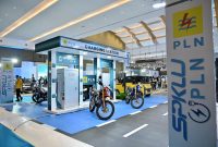 Booth PLN pada Periklindo Electric Vehicle Show (PEVS) 2024 di JIEXPO Kemayoran, Jakarta yang dapat dikunjungi untuk mengaktivasi promo dan hadiah.