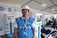 Salah seorang personel PLN yang bersiaga dalam pengoperasian EV Charger ialah Ida Bagus Surya Respati. Saat ditemui pada Kamis (23/5), Surya mengaku bangga bisa turut memberikan pelayanan terbaik selama KTT WWF berlangsung.