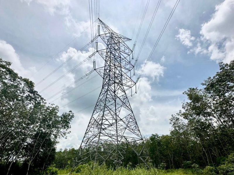 Tower Saluran Udara Tegangan Ekstra Tinggi (SUTET) 275 kV Muara Enim - Gumawang.