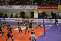 Pemain asing Jakarta Electric PLN Katerina Zhidkova melakukan spike saat melawan Jakarta BIN pada lanjutan PLN Mobile Proliga 2024 di Palembang, Kamis (9/5). Zhidkova menjadi best scorer dengan menyumbang 27 poin untuk Jakarta Electric PLN.