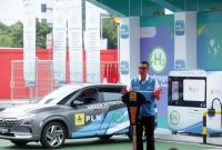 Direktur Utama PLN Darmawan Prasodjo saat meresmikan Hydrogen Refueling Station (HRS) atau stasiun pengisian kendaraan hidrogen pertama di Indonesia yang berlokasi di Senayan, Jakarta pada Rabu (21/2). Hadirnya HRS ini merupakan upaya dan inovasi lanjutan PLN dalam pembangunan ekosistem hidrogen secara end to end di Indonesia.