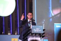 Direktur Utama PLN Darmawan Prasodjo saat menyampaikan sambutan dalam acara Road to PLN Investment Day 2024 di Hotel Mulia Jakarta, pada Rabu (04/06). Dirinya menyampaikan bahwa kolaborasi global menjadi kunci mengurangi emisi gas rumah kaca (GRK) dan mencapai Net Zero emissions (NZE) di tahun 2060.