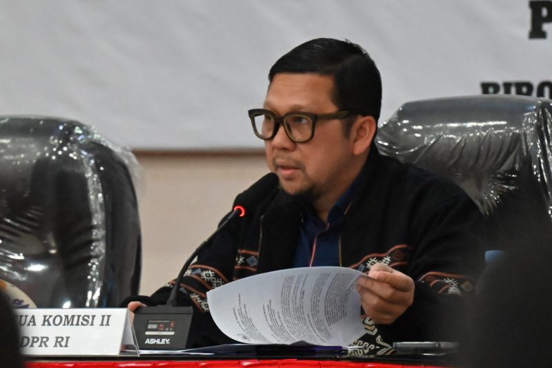 Anggota Komisi II DPR RI Ahmad Doli Kurnia saat memimpin pertemuan Kunjungan Kerja Spesifik Tim Komisi II DPR RI di Ruang Rapat Gubenur, Palu, Sulawesi Tengah, Selasa (4/6/2024)./ foto ist