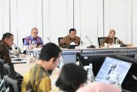 Keterangan Foto 1: Direktur Utama Pertamina Nicke Widyawati saat memberikan pemaparan pada Rapat Umum Pemegang Saham (RUPS) Tahunan Pertamina di Lantai 21 Kementerian BUMN, Jakarta, Senin (10/06/2024).
