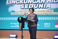 Direktur Jenderal Pengelolaan Limbah, Sampah, dan Bahan Beracun Berbahaya (PSLB3) KLHK Rosa Vivien Ratnawati saat menyampaikan pidato kunci dalam acara peringatan Hari Lingkungan Hidup Sedunia 2024 di Kantor Pusat PLN, Jakarta, Selasa (25/06).