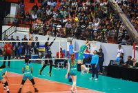 Pemain Jakarta Electric PLN Katerina Zhidkova saat melakukan smash keras saat menghadapi Jakarta Pertamina Enduro pada babak final four PLN Mobile Proliga di GOR Bung Tomo, Surabaya, Jawa Timur pada Sabtu (6/7).