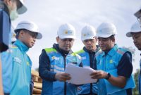 Direktur Utama PLN Icon Plus, Ari Rahmat Indra Cahyadi memantau langsung gelaran Kabel Fiber Optik di Ibu Kota Nusantara (IKN), Kalimantan Timur.