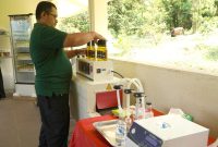 Peralatan pengolahan madu mampu meningkatkan produktivitas dan menghemat waktu yang sebelumnya prosesnya manual sekarang sudah terotomatisasi dengan mesin.