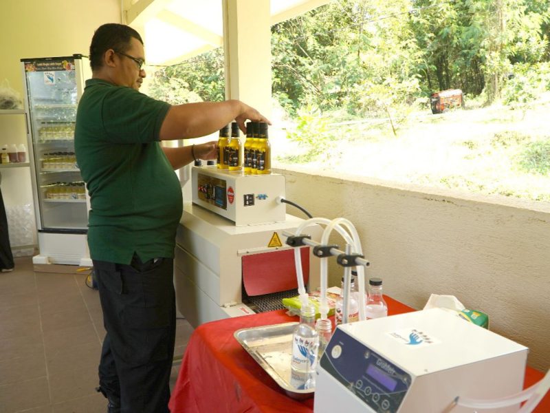 Peralatan pengolahan madu mampu meningkatkan produktivitas dan menghemat waktu yang sebelumnya prosesnya manual sekarang sudah terotomatisasi dengan mesin.