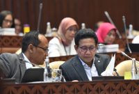 Menteri Desa, PDT, dan Transmigrasi Abdul Halim Iskandar mengikuti Rapat Kerja dengan Komisi V DPR di Komplek Parlemen, Senayan, Jakarta, Rabu (21/8/2024). Rapat membahas Evaluasi APBN Tahun Anggaran (T.A.) 2024 dan Laporan Keuangan Pemerintah Pusat APBN T.A. 2023.
Foto: Wening/Kemendes PDTT