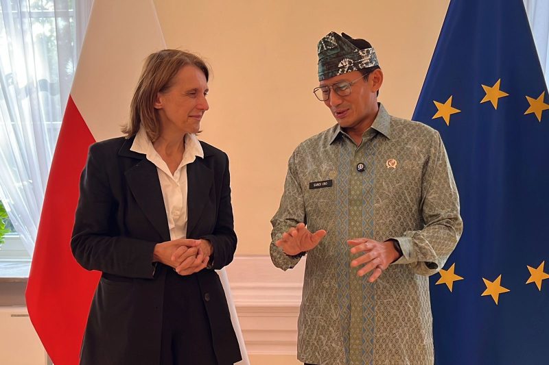 Menparekraf Sandiaga Uno bertemu dengan Menteri Kebudayaan dan Warisan Nasional Republik Polandia Hanna Wróblewska di Warsaw, Polandia, Jumat (23/8/2024).