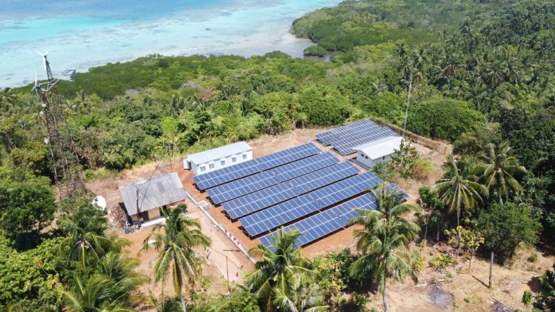 Tampilan salah satu Pembangkit Listrik Tenaga Surya (PLTS) di Pulau Nyamuk, Kepulauan Karimunjawa.