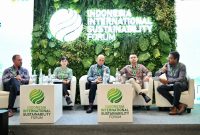 Suasana diskusi panel bertajuk ‘Catalyzing Hydrogen Solutions for a Sustainable World’ pada Indonesia International Sustainability Forum (IISF) 2024. Keterangan foto: General Manager PLN Puslitbang, Mochamad Soleh (tengah), Koordinator Pelayanan dan Pengawasan Usaha Aneka Energi Baru Terbarukan Kementerian ESDM, Muhamad Alhaqurahman Isa (kedua dari kanan), President Director PT Sembcorp Indonesia, Jen Tan (kedua dari kiri), President Director PT HDF Energy Indonesia, Mathieu Geze (kiri), Moderator, Ashwin Balasubramanian (kanan).