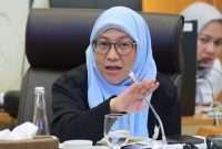 Wakil Ketua Pansus Hak Angket Haji Ledia Hanifa Amaliah saat rapat dengan Direktur Haji Dalam Negeri dan Haji Khusus Kemenag, di Gedung DPR, Senin (9/9/2024)./ foto ist