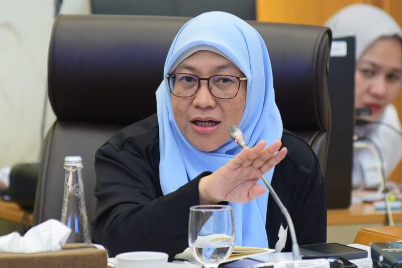 Wakil Ketua Pansus Hak Angket Haji Ledia Hanifa Amaliah saat rapat dengan Direktur Haji Dalam Negeri dan Haji Khusus Kemenag, di Gedung DPR, Senin (9/9/2024)./ foto ist