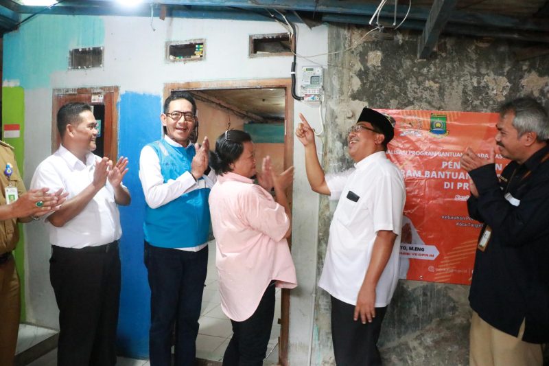 Penerima manfaat Bantuan Pasang Baru Listrik (BPBL), Nia (45), merasa sangat bersyukur atas bantuan ini. Sehingga, saat ini dirinya tidak lagi bergantung pada sambungan listrik dari tetangga.