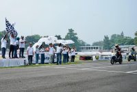 Suasana seremoni pembukaan PLN EV Conversion Race di Sentul International Karting Circuit pada Minggu, (22/9).