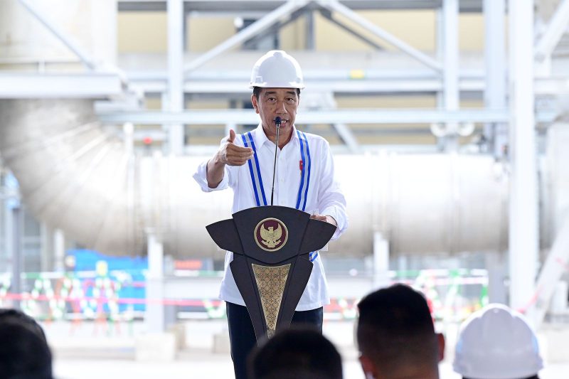 Presiden RI Joko Widodo dalam sambutannya mengatakan bahwa keberadaan smelter ini merupakan upaya hilirisasi Indonesia untuk mengolah sumber daya alam sendiri dan mengurangi ekspor bahan mentah. (Sumber foto: BPMI Setpres)