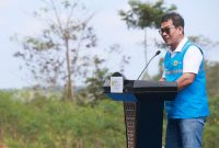 Direktur Manajemen Pembangkitan PLN, Adi Lumakso mewakili Direktur Utama PLN, Darmawan Prasodjo menjelaskan, PLN terus berupaya menggenjot pemanfaatan EBT sebagai bagian dari upaya dekarbonisasi sektor ketenagalistrikan di Indonesia, salah satunya melalui co-firing biomassa, program ini di sisi lain juga membawa dampak positif langsung untuk masyarakat.